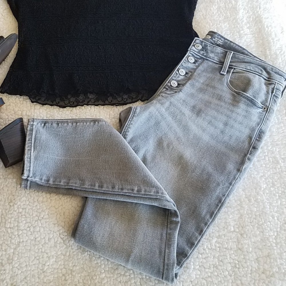 NWOT Old Navy Rockstar Super Skinny Jeans 8